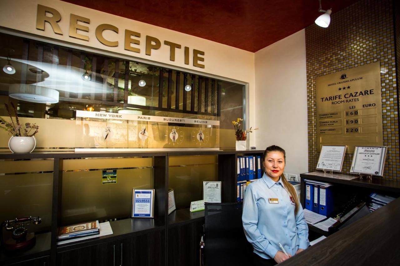 Hotel Grandis Apulum Mioveni Exteriör bild